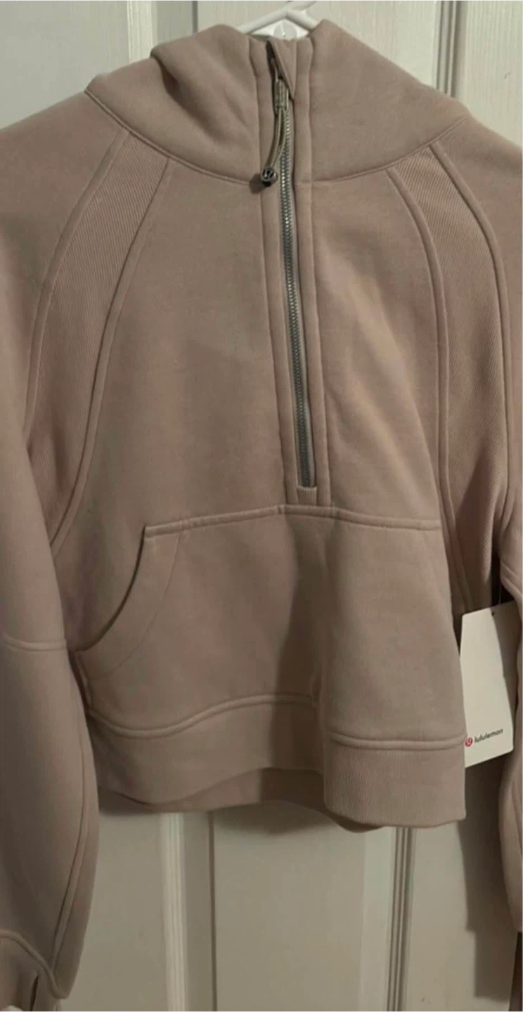 Lululemon scuba size Xs/s Mojave tan tags on hoodie