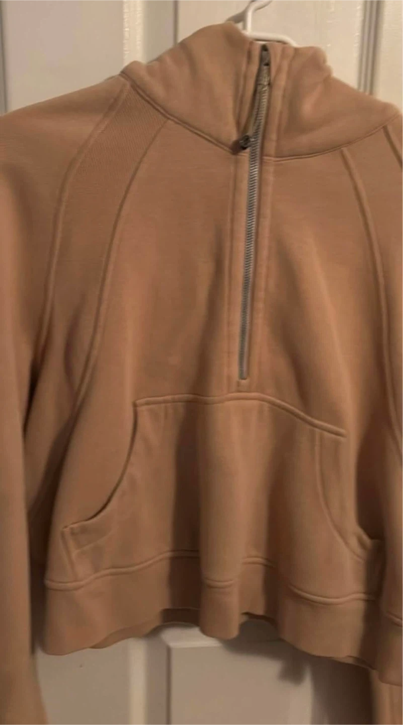 Lululemon scuba size Xs/s Mojave tan tags on hoodie