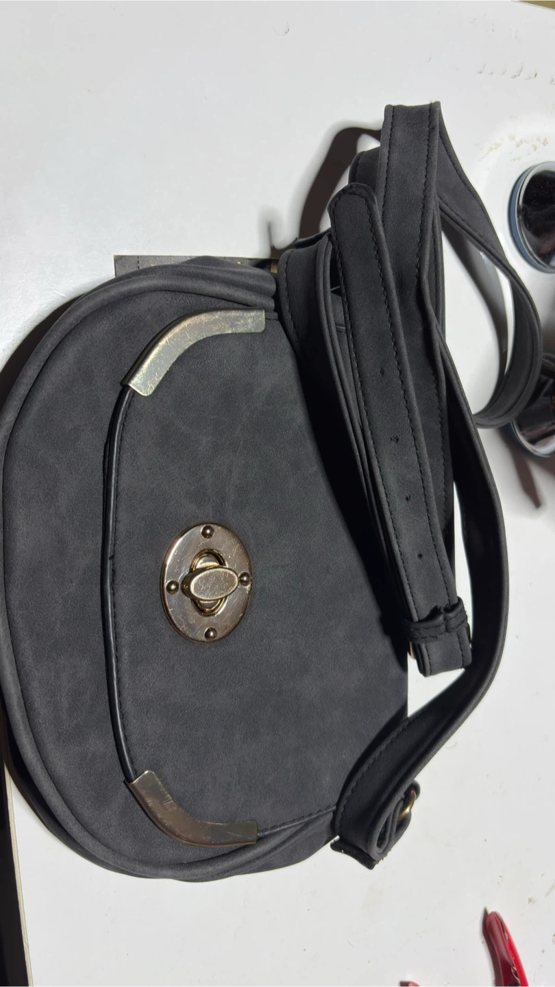 Ardene grey faux suede crossbody bag - photo 2