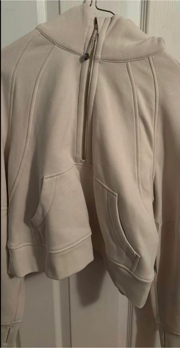 Lululemon scuba size Xs/s bone gold hoodie tags on