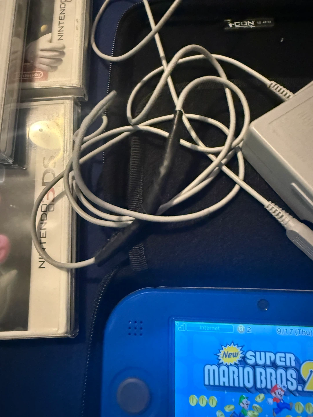 Nintendo 2DS Blue Console with 3 Games and Charger - photo 3