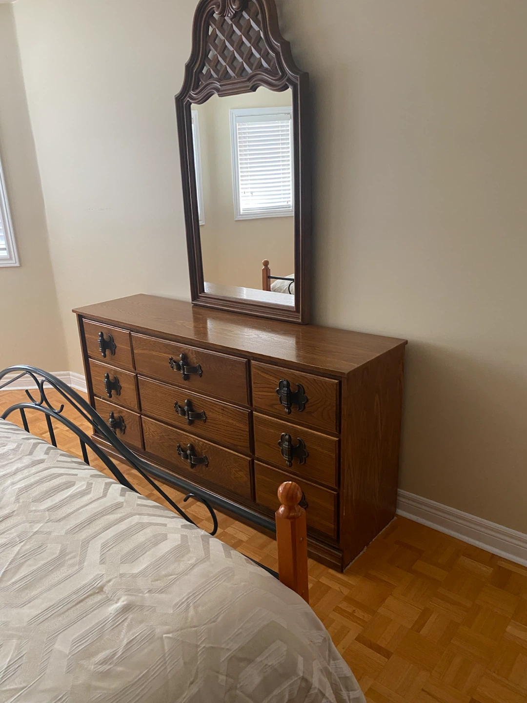🛏️ Beautiful King Bedroom Set – Complete Set or Sold Separately - photo 4