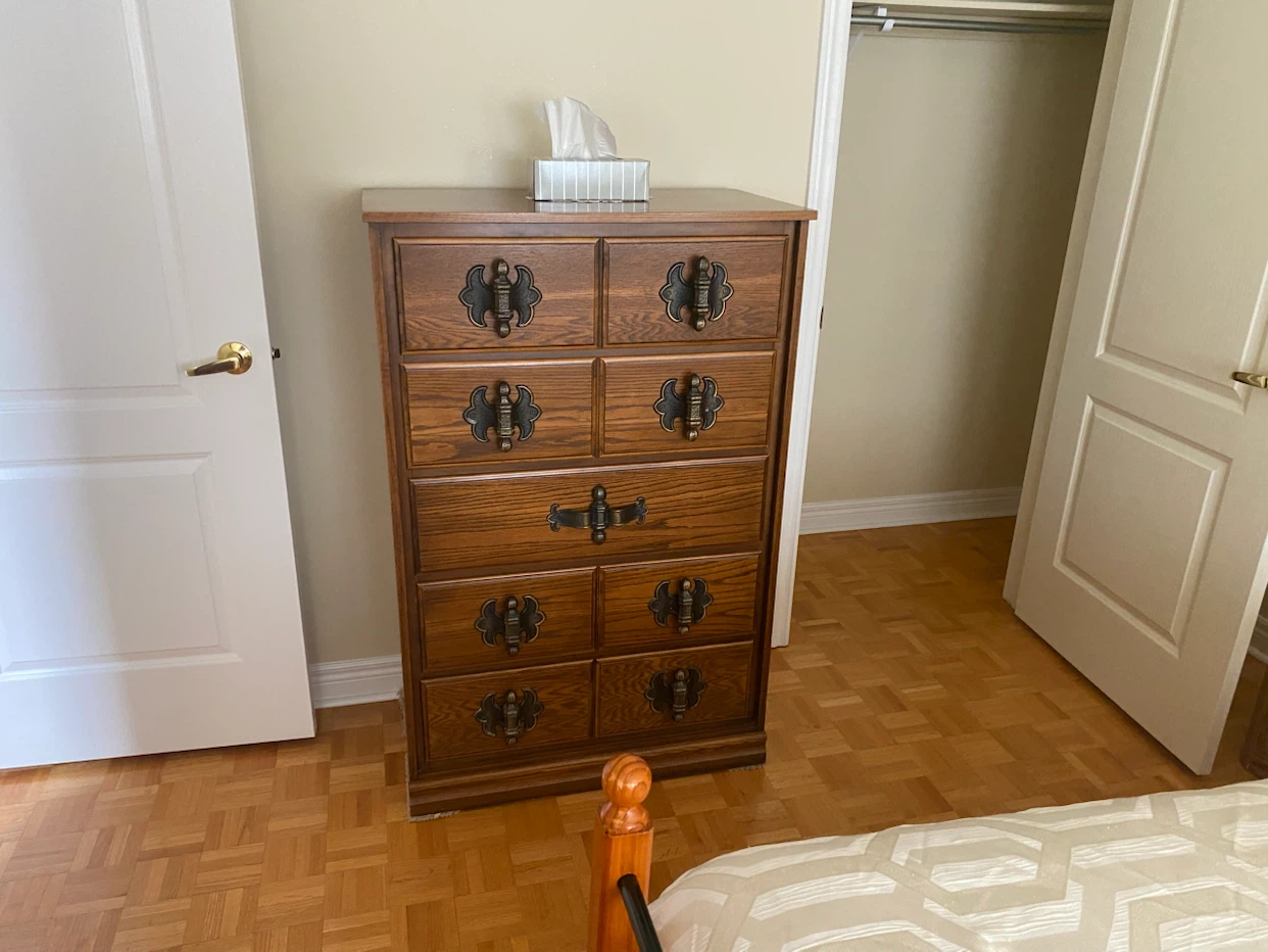 🛏️ Beautiful King Bedroom Set – Complete Set or Sold Separately - photo 5