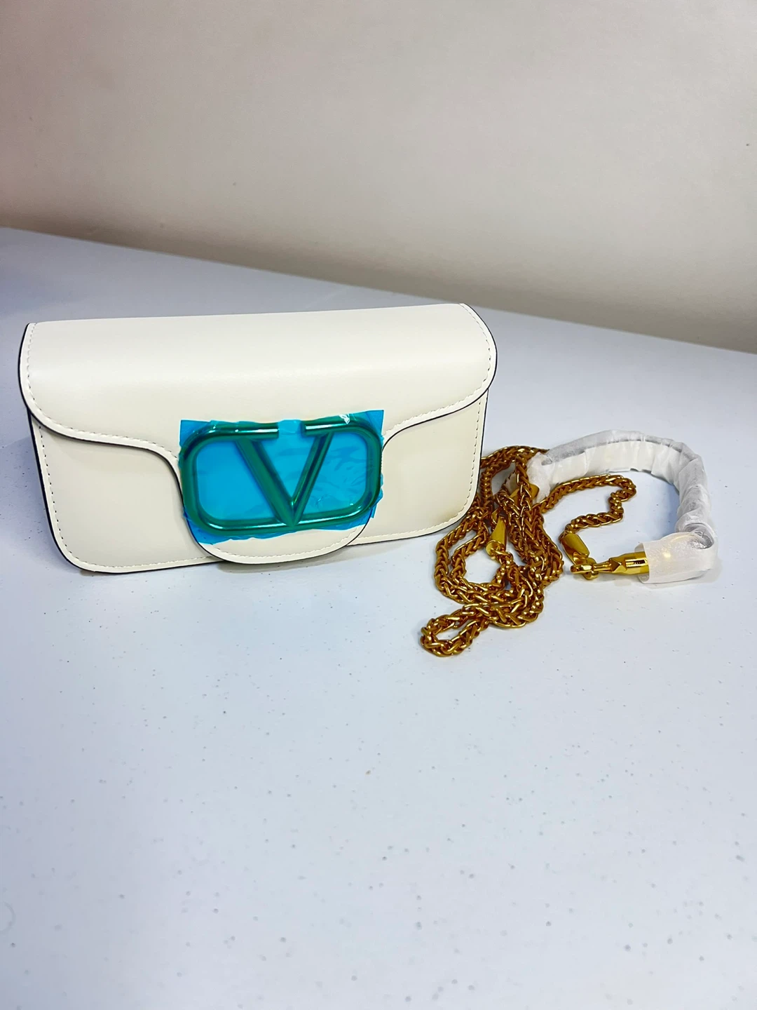 Valentino Garavani White VLogo Chain Clutch - photo 5