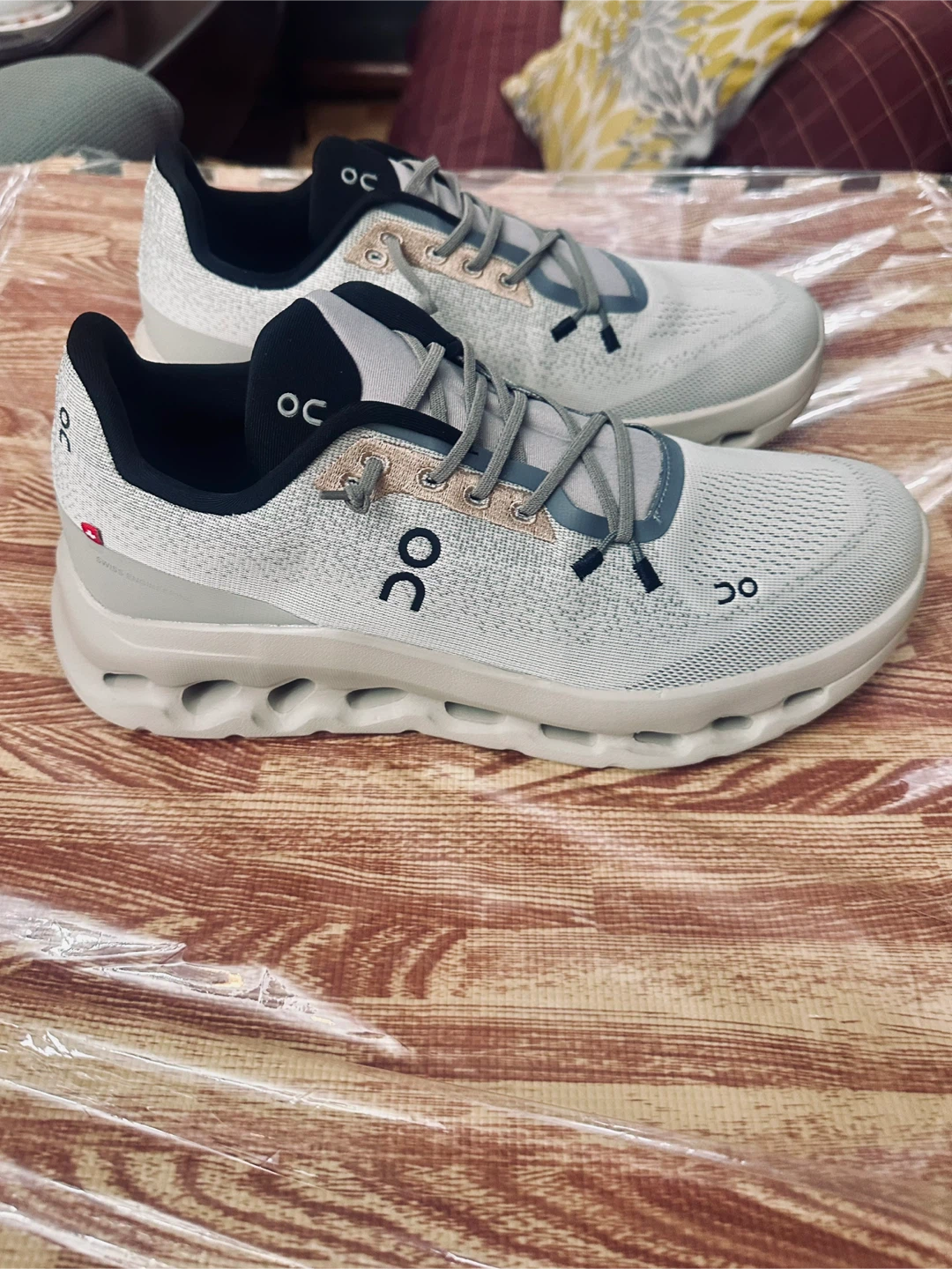 On Running Cloud Shoes Size 10 - photo 4