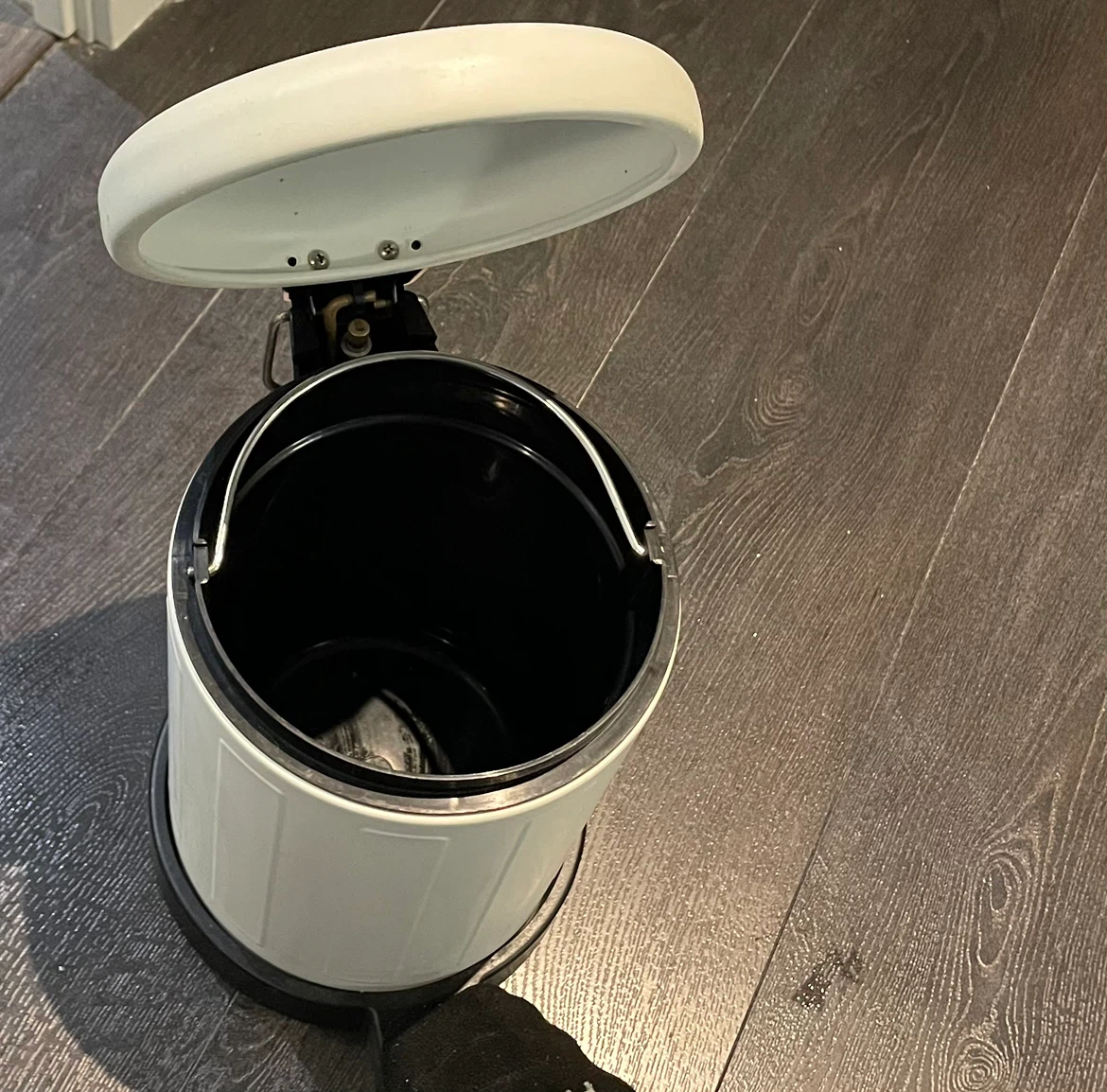 Small Pedal Waste Bin - photo 2