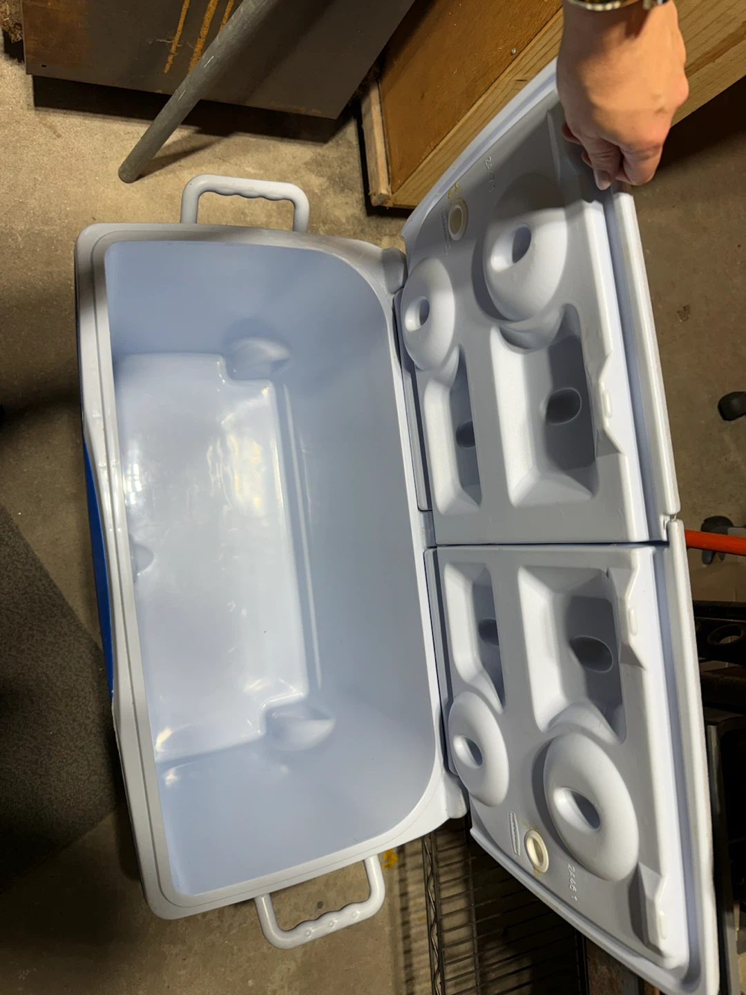 Rubbermaid Blue and White Cooler - photo 2