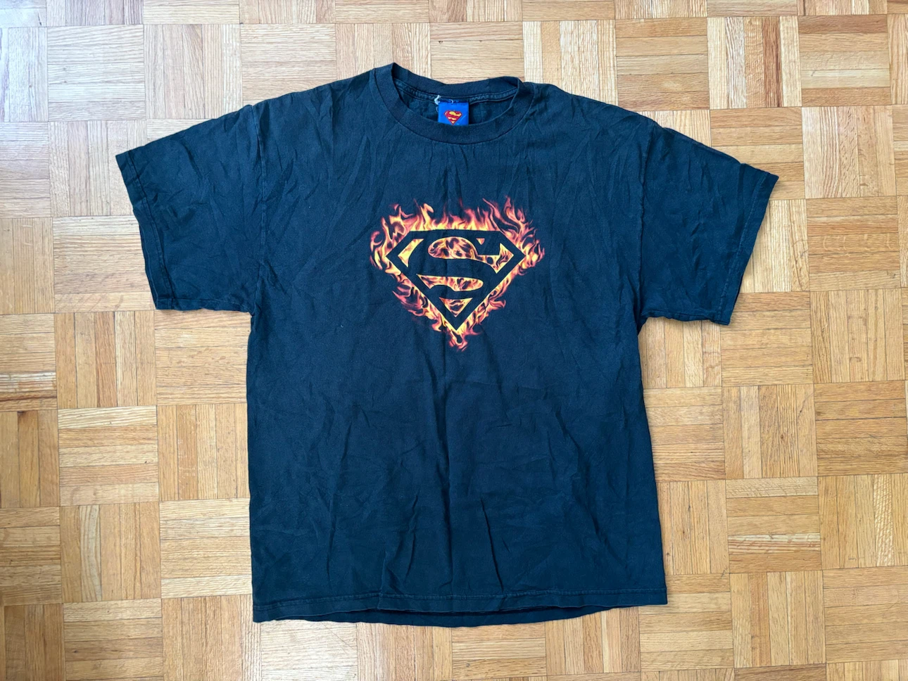 Superman Fire Logo T-Shirt L