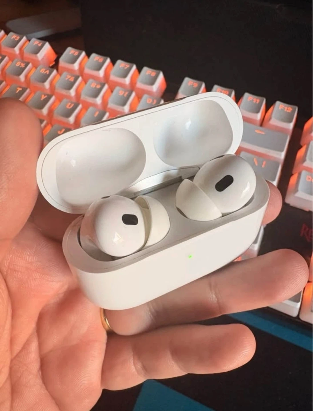 Apple AirPods Pro (2nd Generation) – Excellent Condition - photo 4
