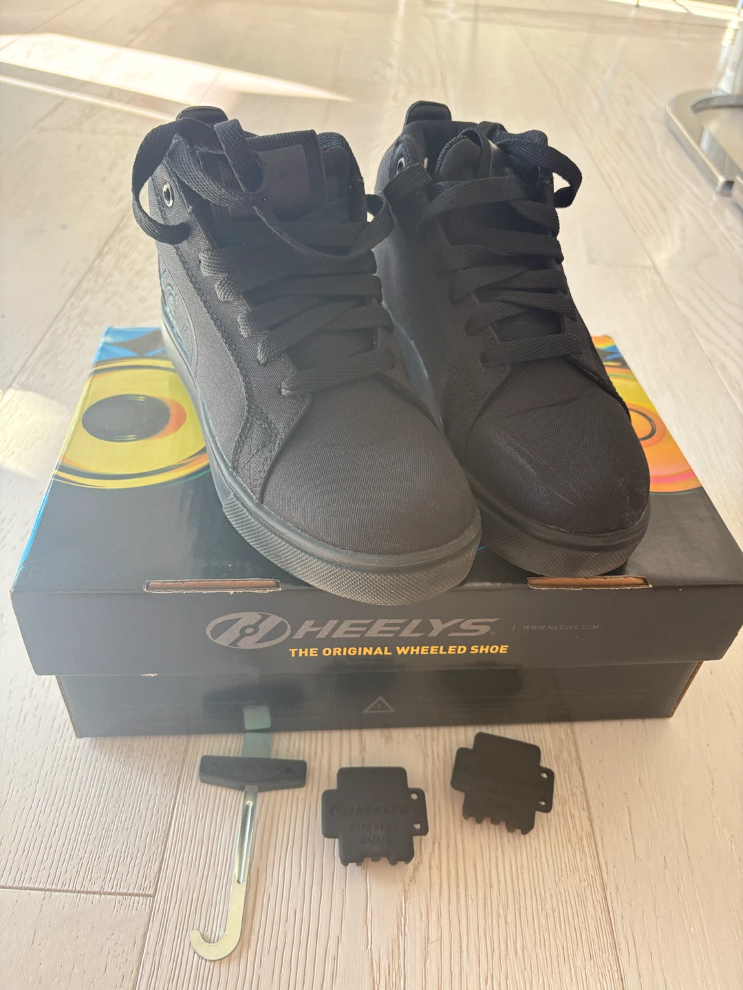 Heelys Black Wheeled Shoes - photo 4