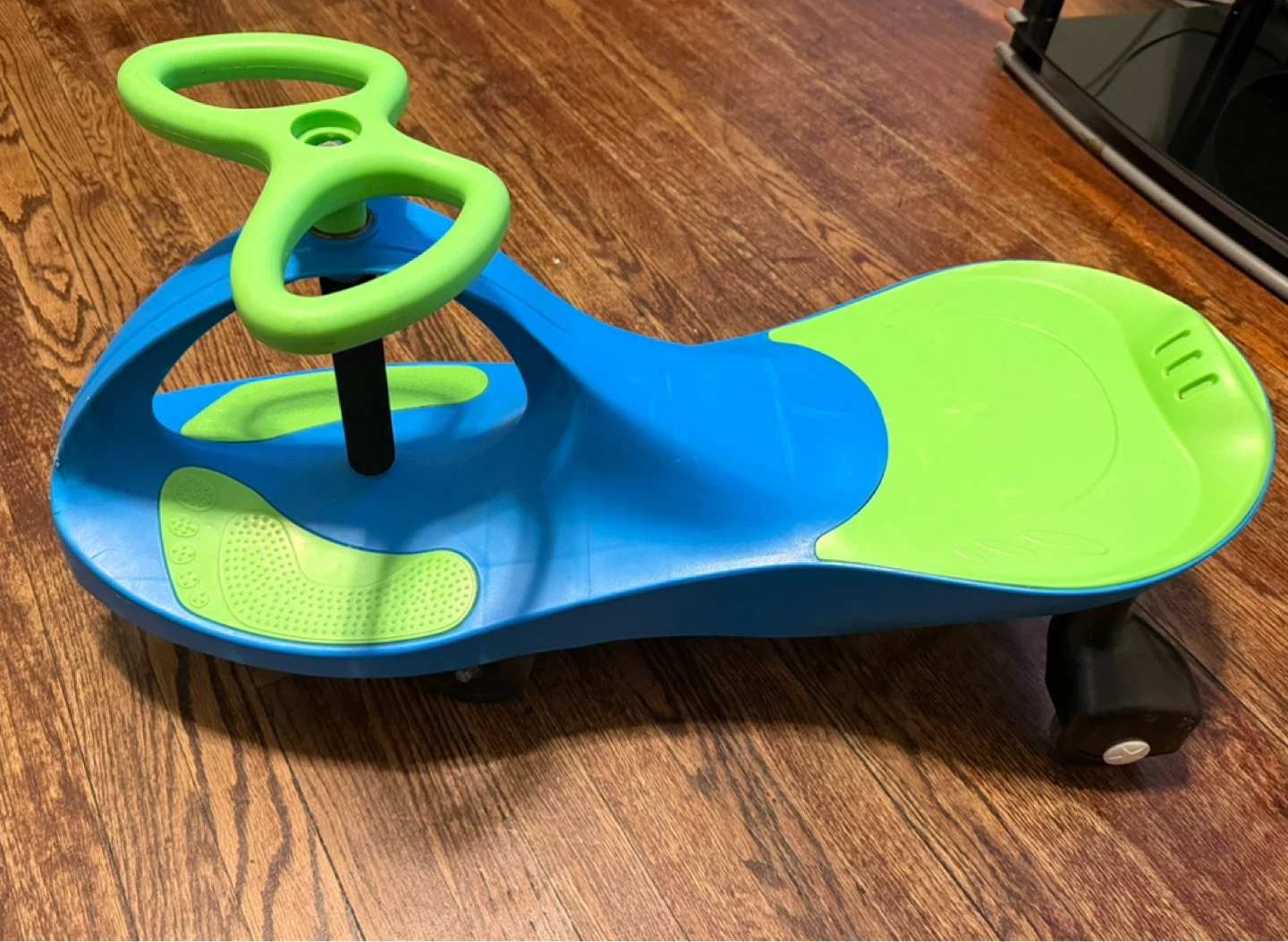Kids Wiggle Ride-On Car