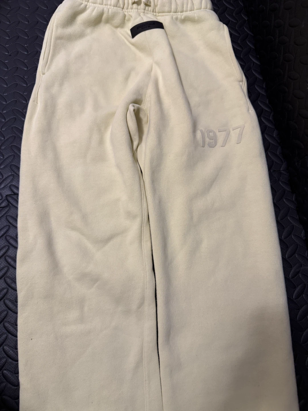 Essentials Fear of God 1977 Sweatpants - photo 2
