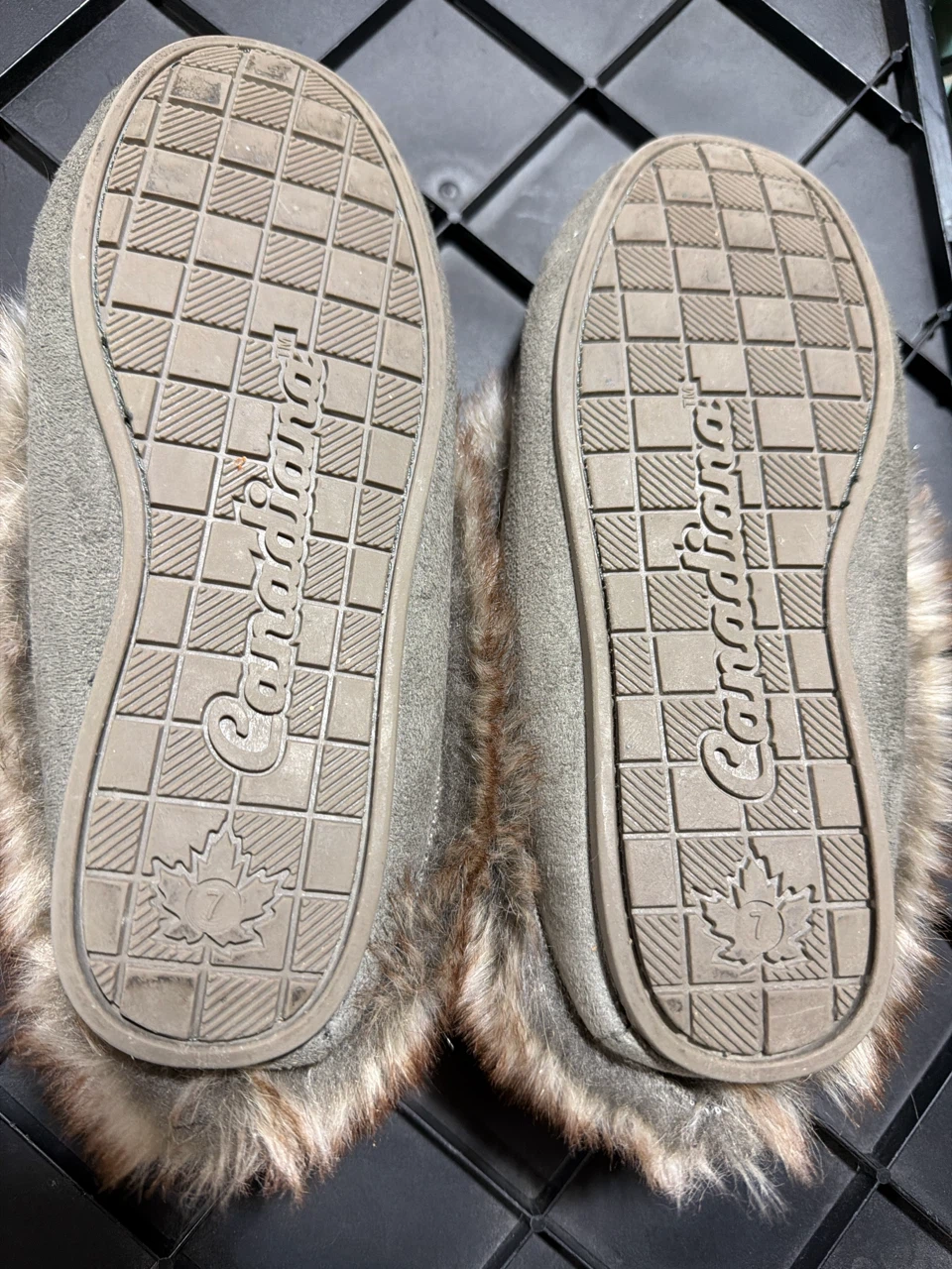Canadiana Faux Fur Trim Moccasins - photo 2