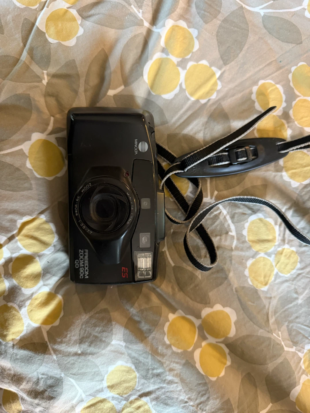 Minolta Freedom Zoom 90c QD Camera