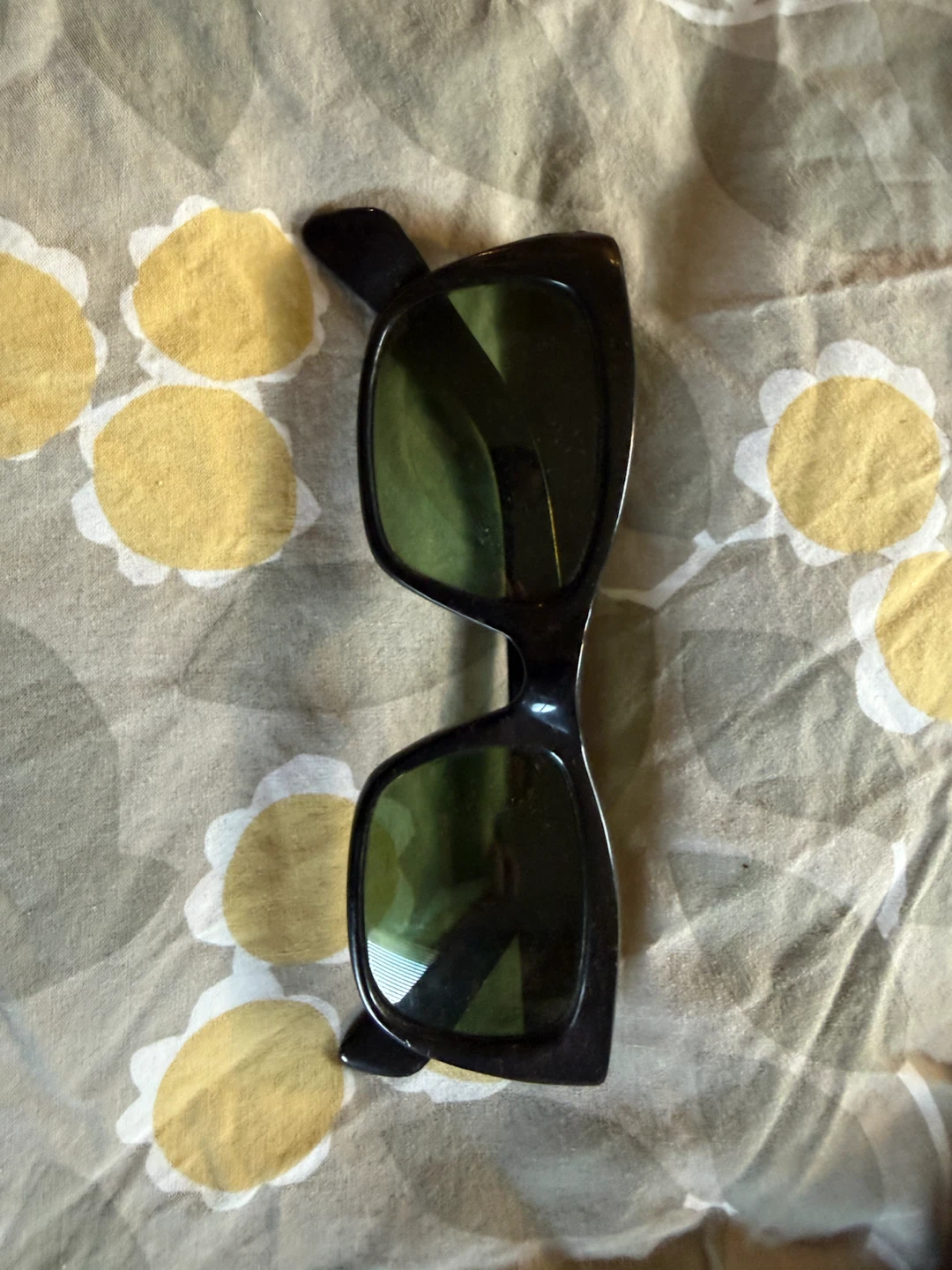 Vintage Style Black Sunglasses