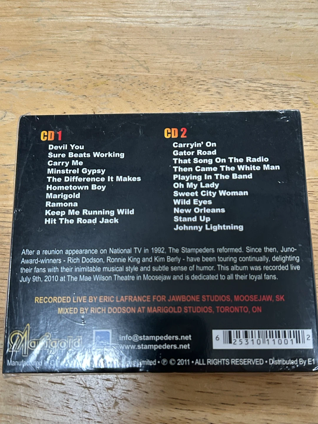 2 The Stampeders CDs: Live at the Mae Wilson & Carryin' on - photo 2