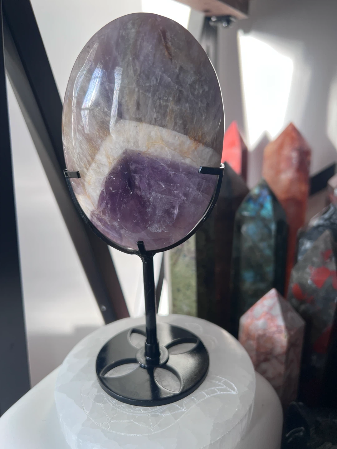 DREAM AMETHYST OVAL PALM WITH STAND