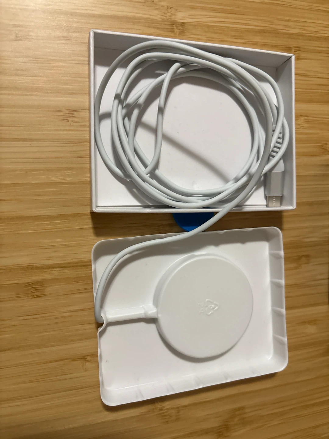 Magnetic wireless charger - photo 4