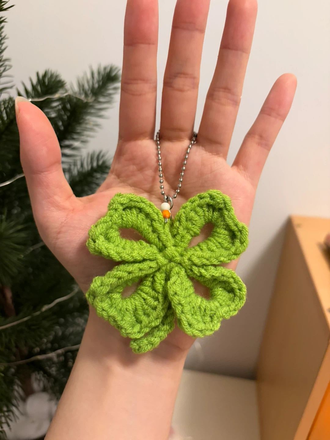 Hand-crocheted clover keychain - photo 2