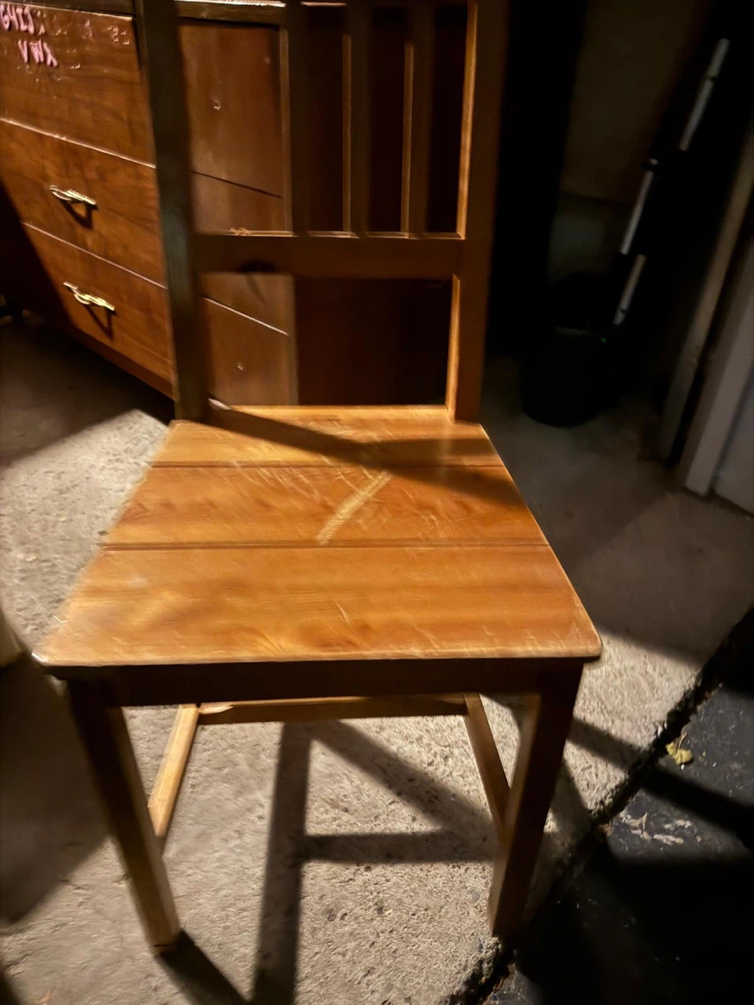 Solid wood dining chair with black seat - photo 2