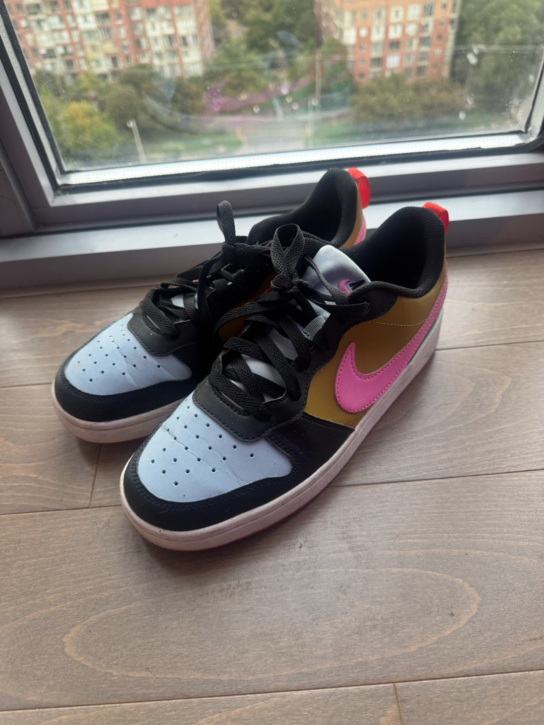 Nike Sneakers Size 7Y - photo 3