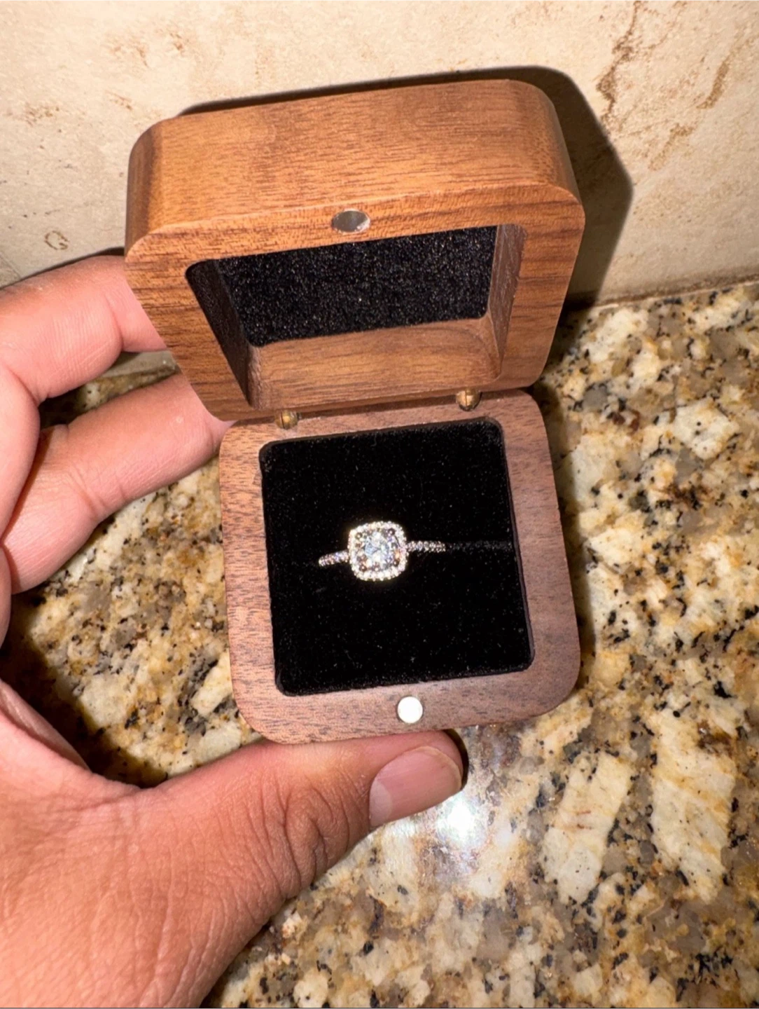 VVS1 Moissanite Engagement Ring - photo 2