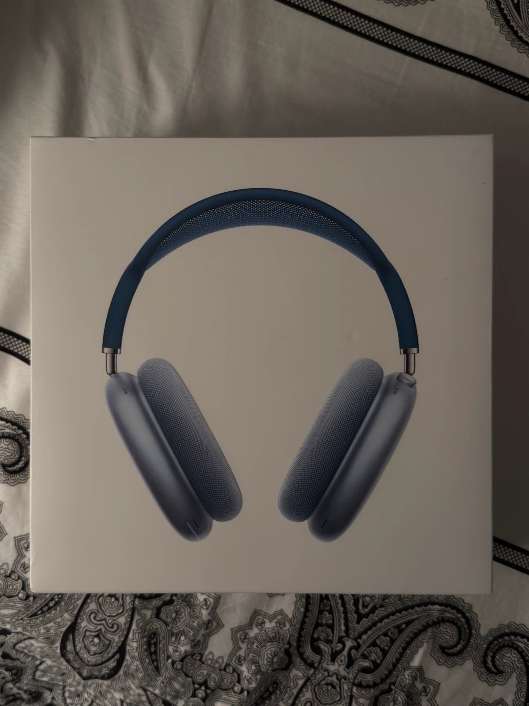 Airpods Max Generation 1 Lightning Sky Blue