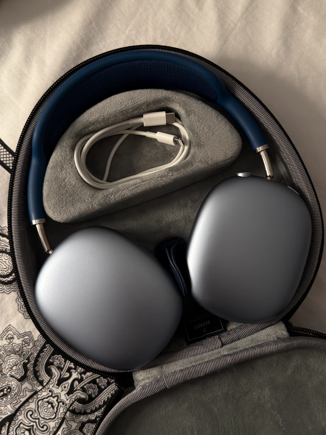 Airpods Max Generation 1 Lightning Sky Blue - photo 3