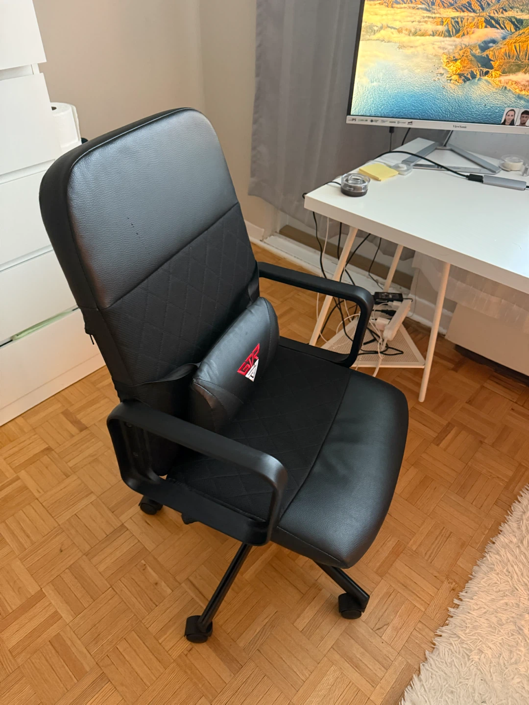 IKEA RENBERGET Swivel Office Chair – Excellent Condition
