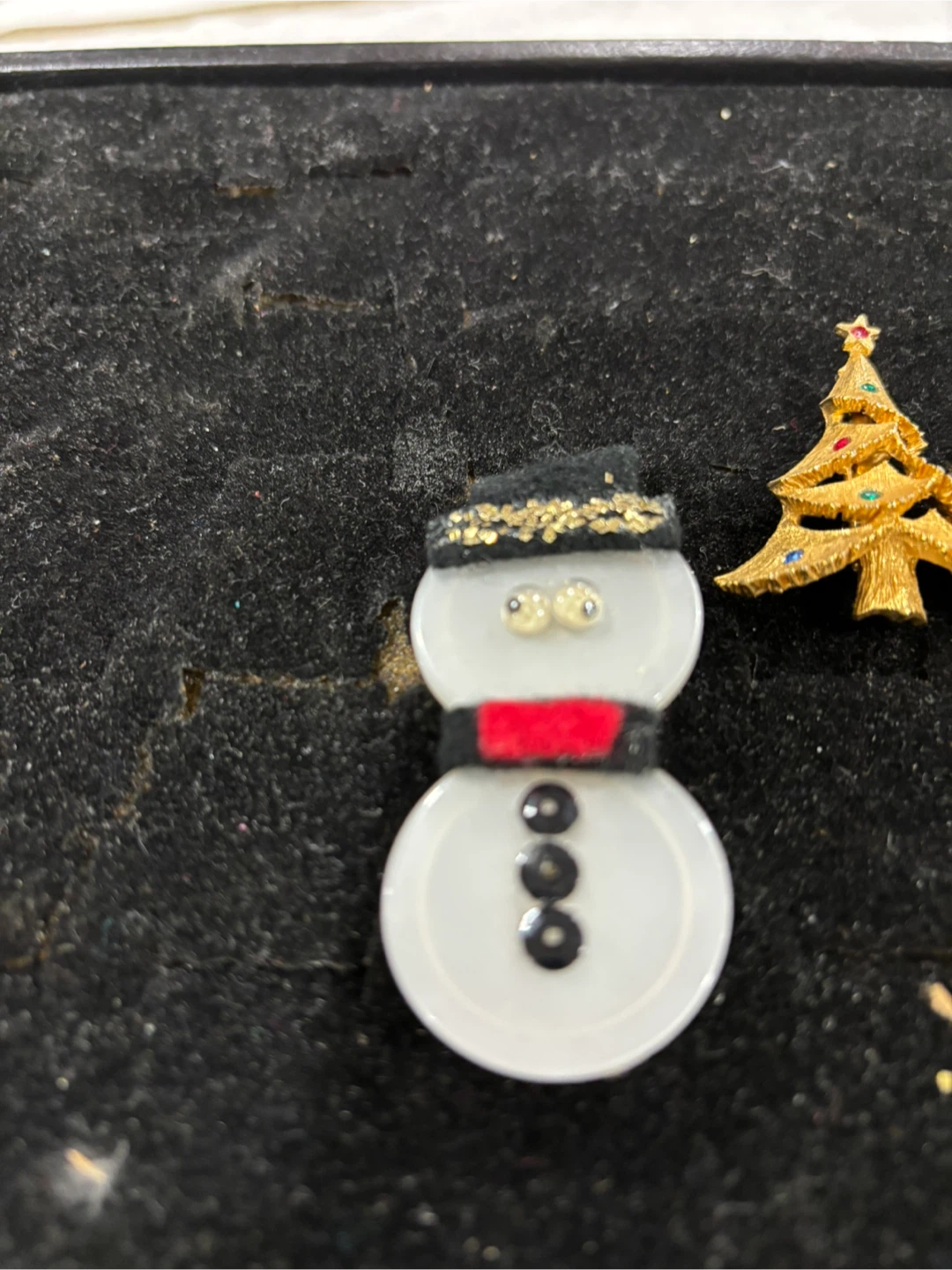 Set of 4 Christmas Themed Brooches - photo 2