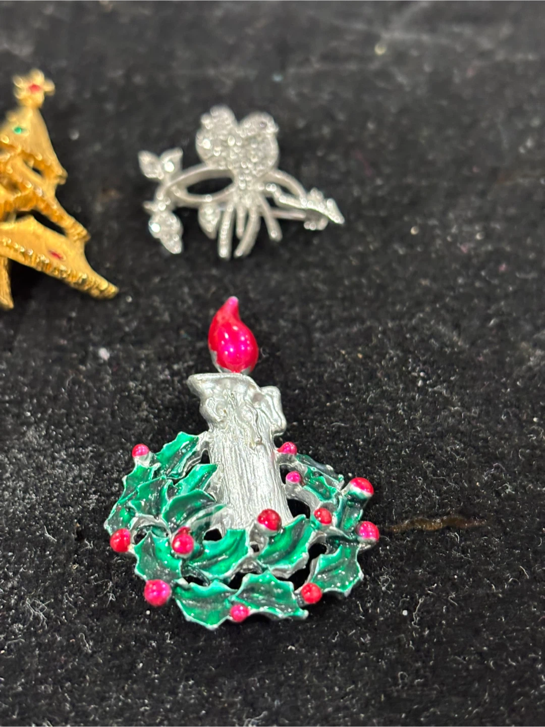 Set of 4 Christmas Themed Brooches - photo 3