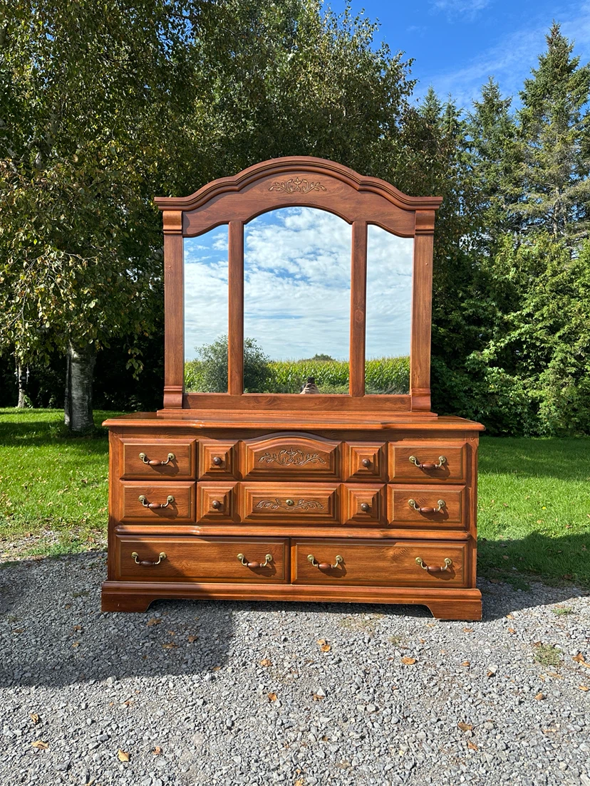 Vintage AP Industries Dresser With Mirror (CAN DELIVER)