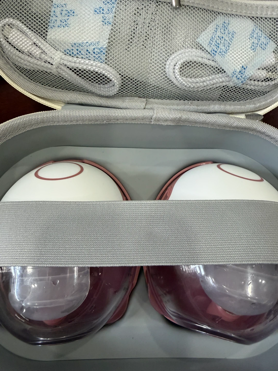 Momcozy Mobile Style Hands-Free Breast Pump – Like New 💕