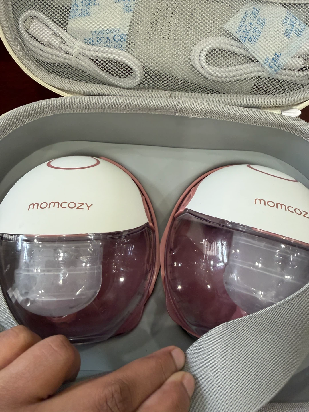 Momcozy Mobile Style Hands-Free Breast Pump – Like New 💕 - photo 2