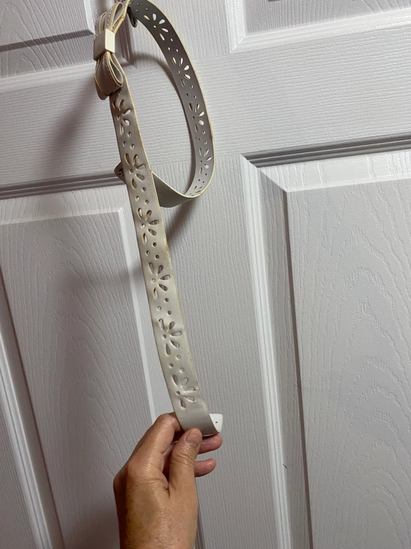 White Floral Cut-Out Bow Belt - photo 2