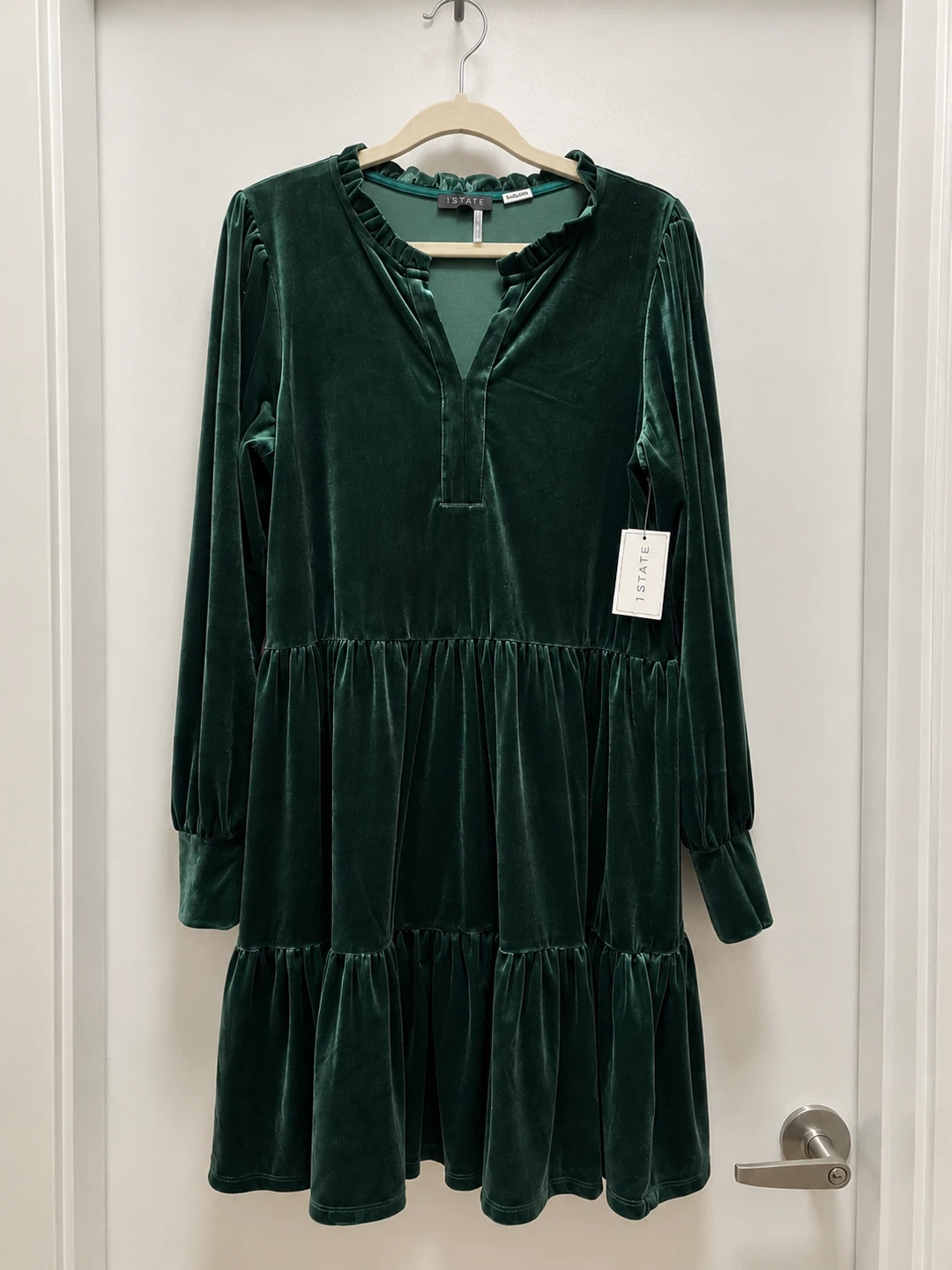 1.STATE Emerald Green Velvet Tiered Holiday Dress – Size M – NWT - photo 2