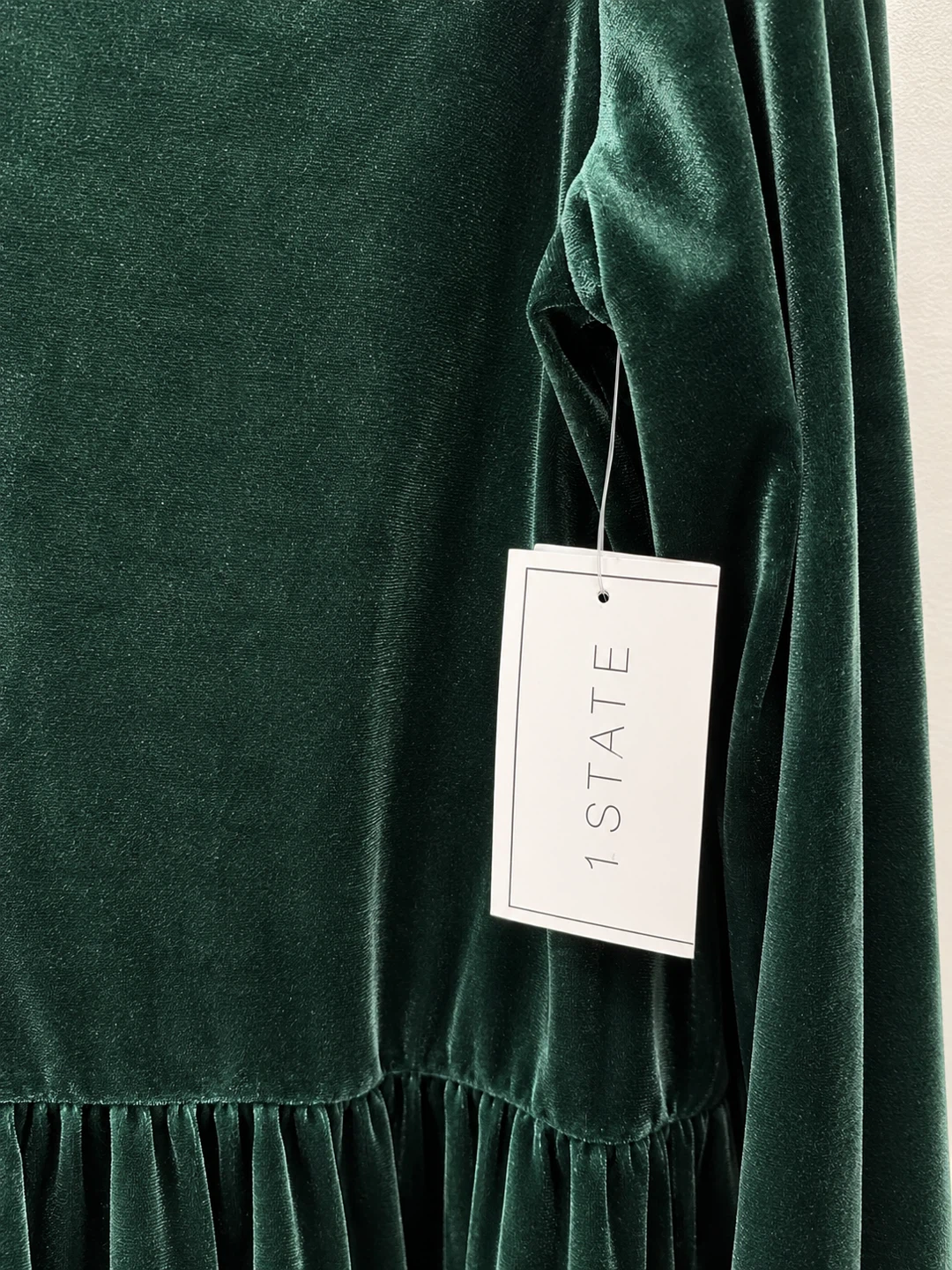 1.STATE Emerald Green Velvet Tiered Holiday Dress – Size M – NWT - photo 4