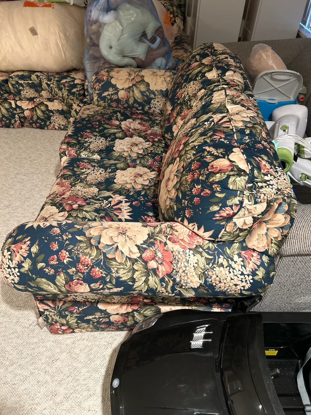Floral pattern loveseat - 6ft length x 2ft depth X 66”back - photo 2