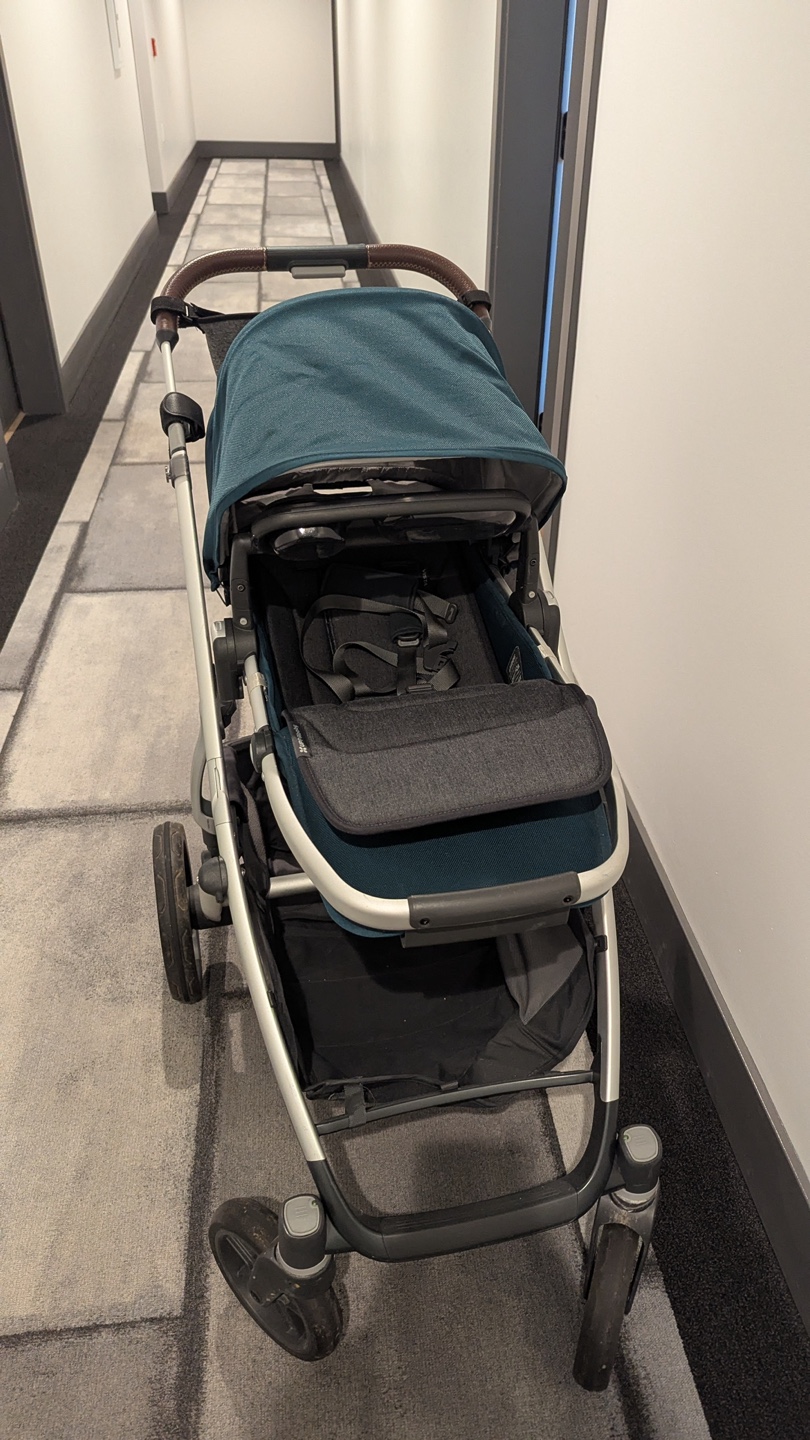 Uppababy Vista V2 with Snugseat and Accessories - photo 2