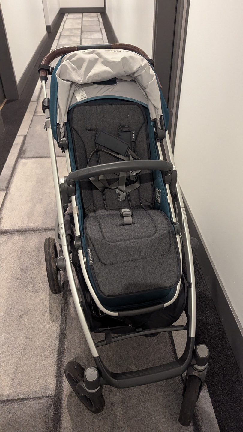 Uppababy Vista V2 with Snugseat and Accessories