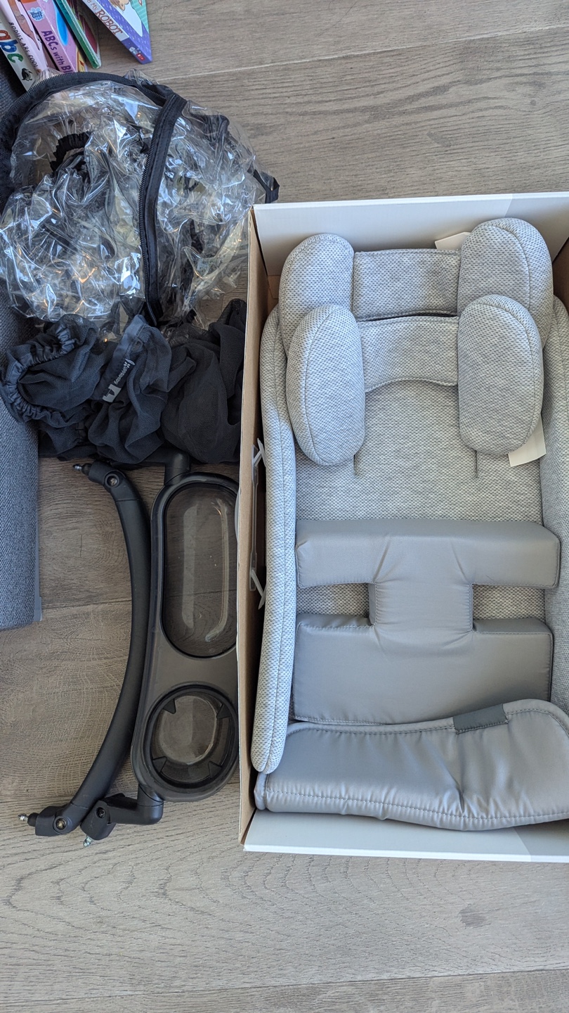 Uppababy Vista V2 with Snugseat and Accessories - photo 4