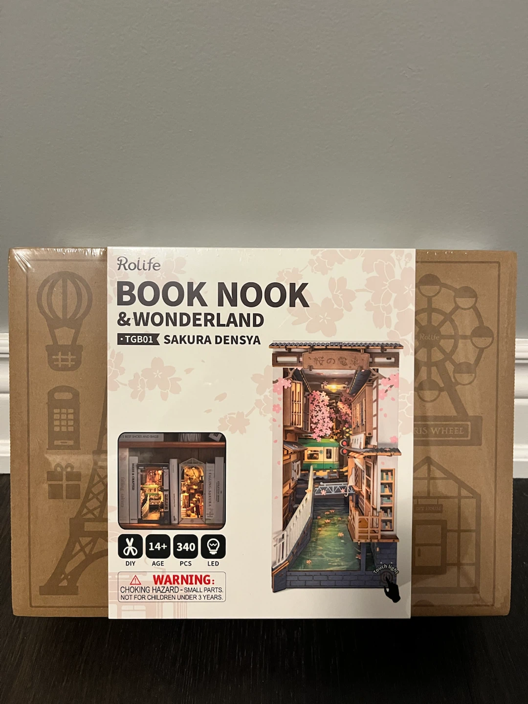 Rolife Sakura Densya Book Nook Kit TGB01