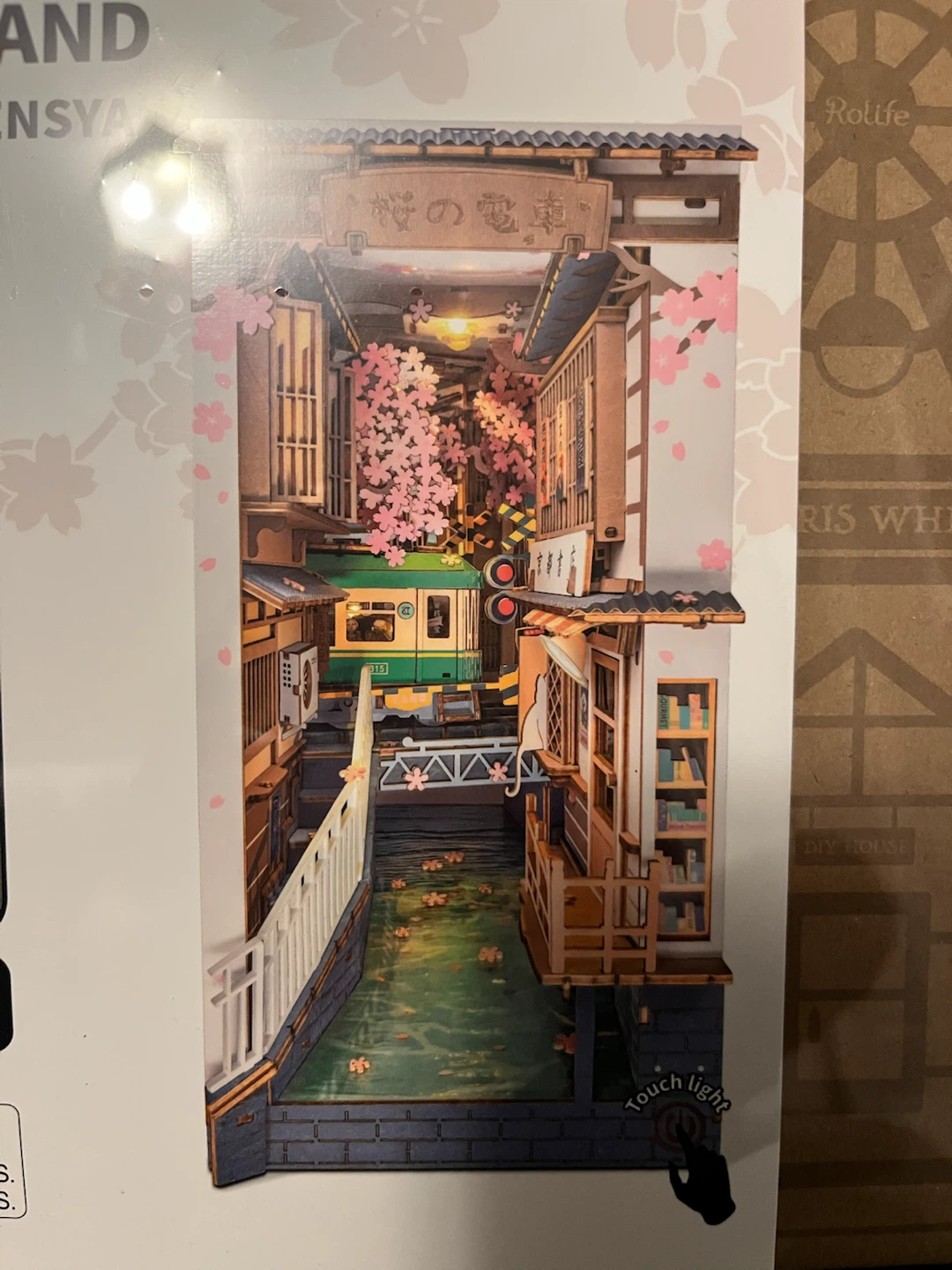 Rolife Sakura Densya Book Nook Kit TGB01 - photo 2