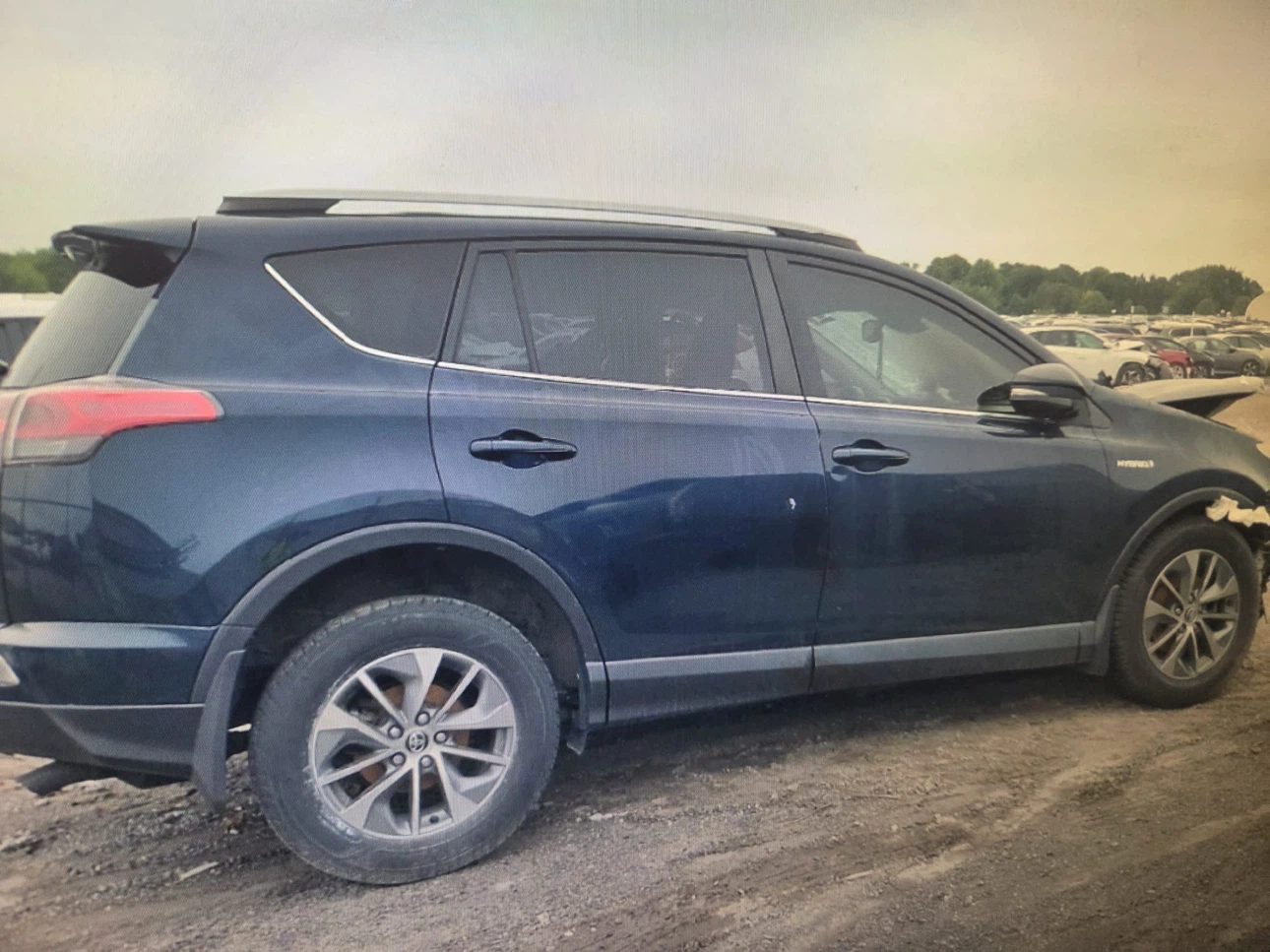 PART OUT - 2017 Toyota RAV4 XLE Hybrid AWD - photo 2