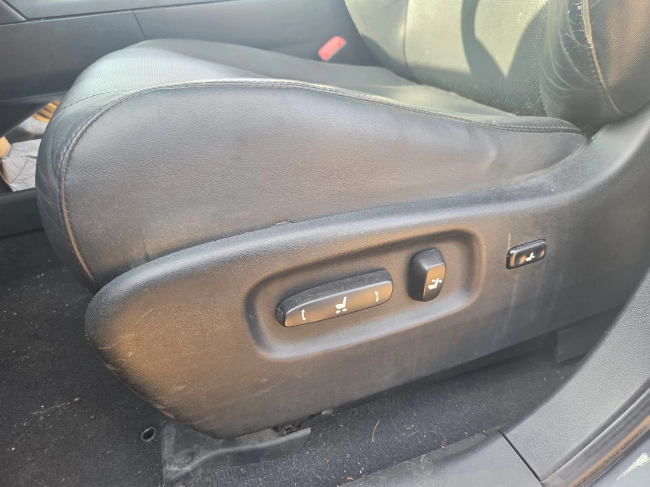Front Seats - 2010 Lexus RX350 - photo 3