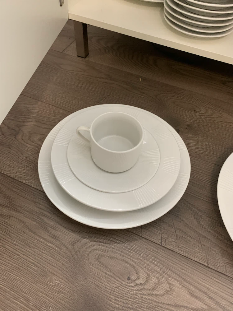 Large White Dinnerware Set of 12 - photo 2