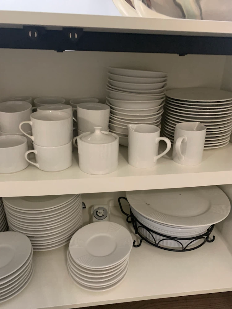Large White Dinnerware Set of 12 - photo 4