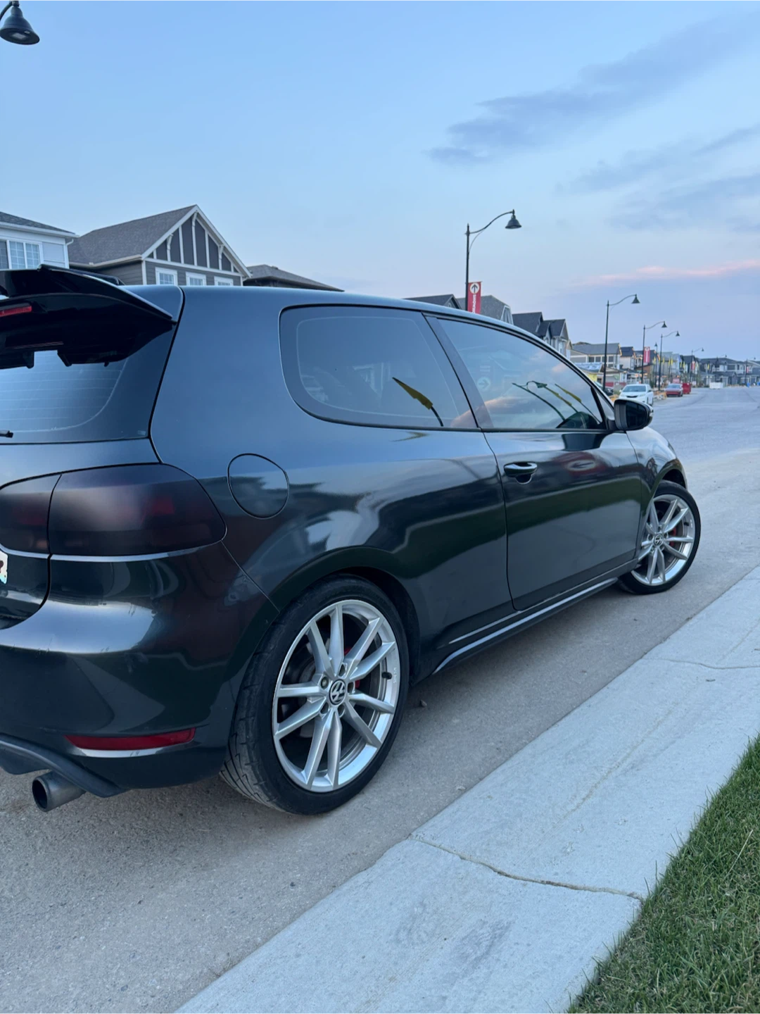 Volkswagen Golf GTI 2-Door Hatchback - photo 4