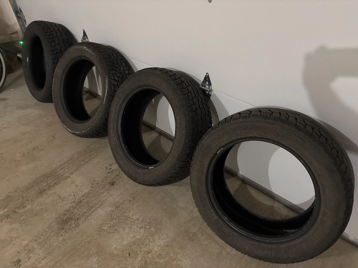 4 Uniroyal Tiger Paw Winter Tires - 235/55R17 99T - photo 3