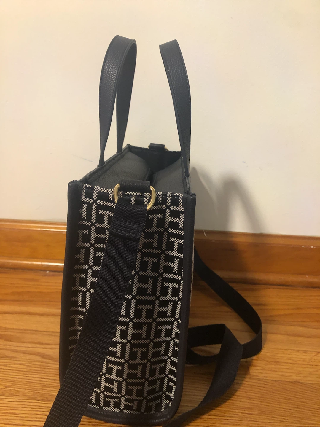 Tommy Hilfiger Monogram Tote Bag - photo 4